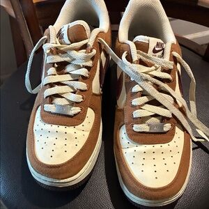 Nike Cream and Brown Low-Top Sneakers